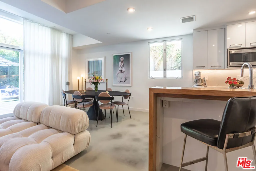 507 N Orlando Ave 102, Los Angeles, California 90048 home-pic-15