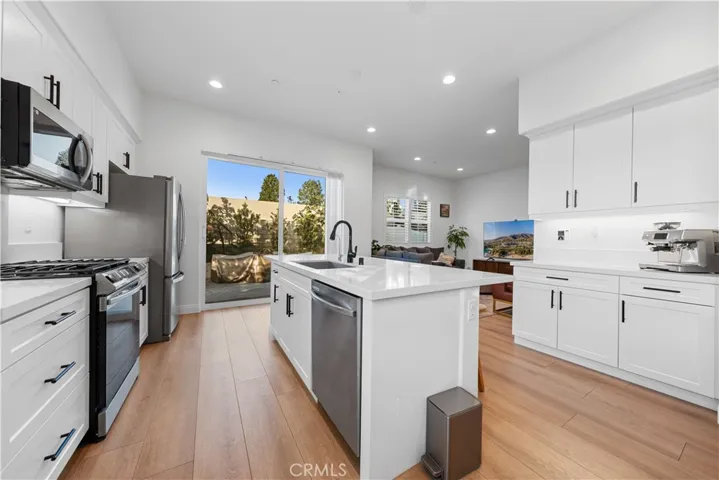933 E Wonder Lane, Glendora, California 91740