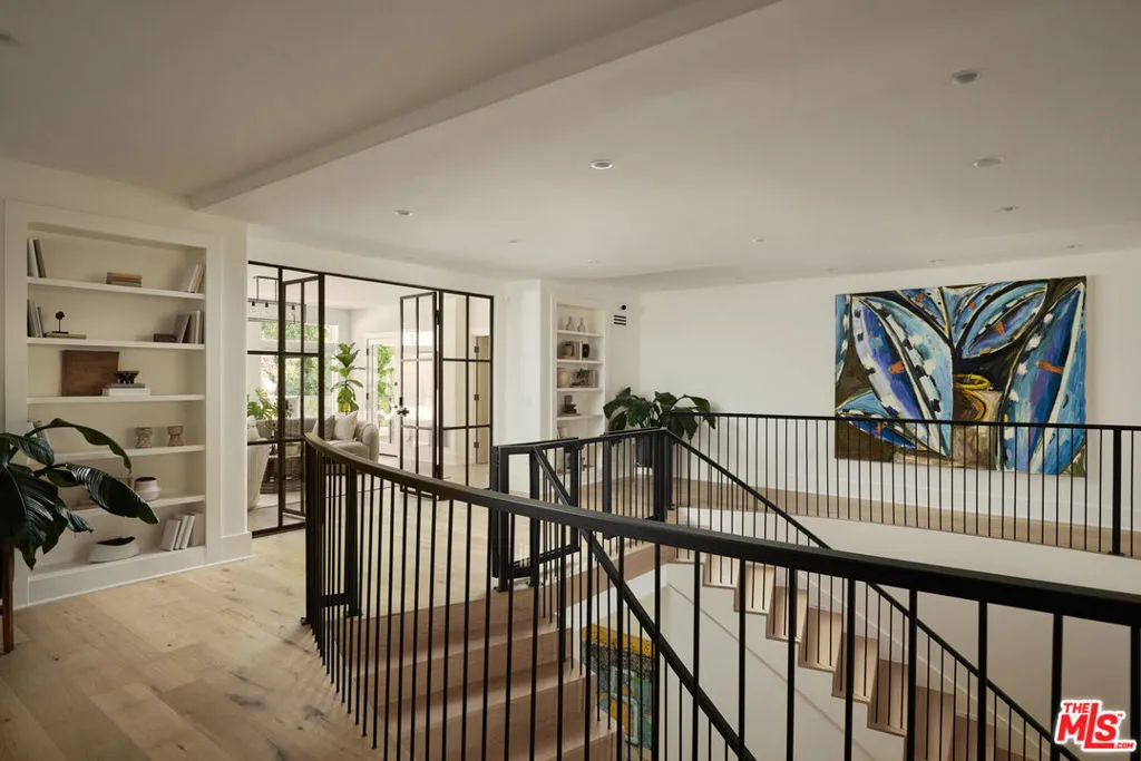 4322 Hayvenhurst Avenue, Encino, California 91436 home-pic-10