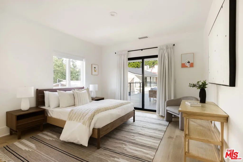 4322 Hayvenhurst Avenue, Encino, California 91436 home-pic-16