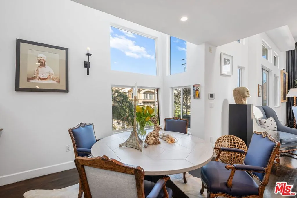 2002 Carnegie Lane A, Redondo Beach, California 90278 home-pic-11