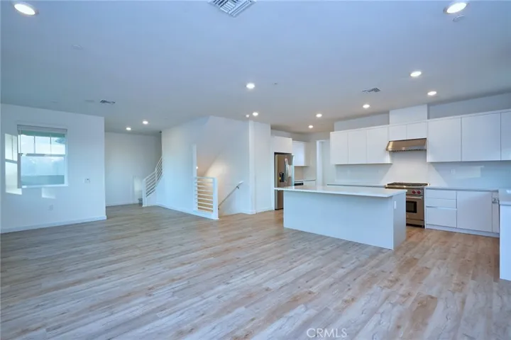 middle level, beautiful great room