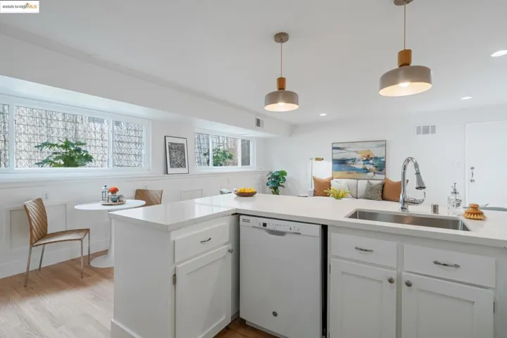 3115 Harrison St, Oakland, California 94611