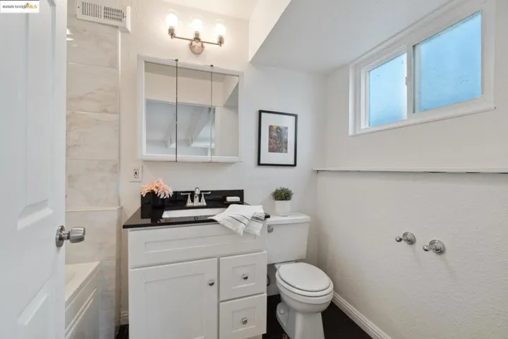 3115 Harrison St, Oakland, California 94611