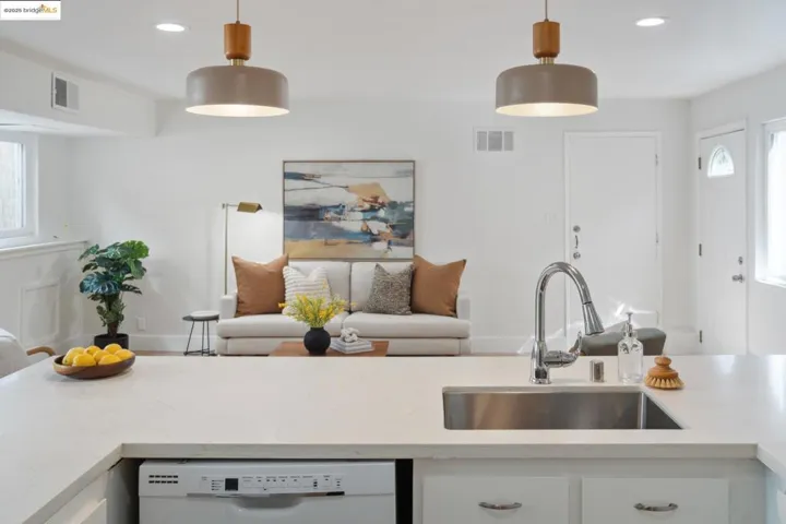 3115 Harrison St, Oakland, California 94611