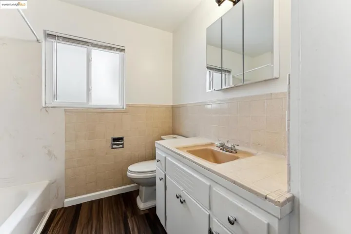 3115 Harrison St, Oakland, California 94611