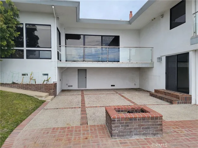 Veranda with glass railing
