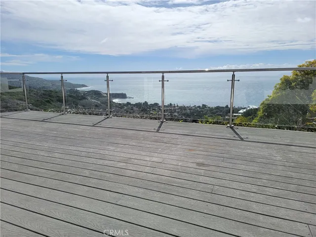 Glass railing to enjoy stunning ocean view