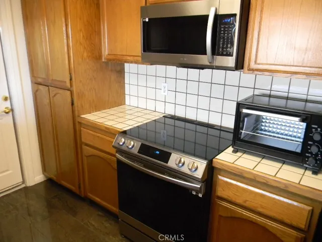 14160 Apple Creek Drive, Victorville, California 92395