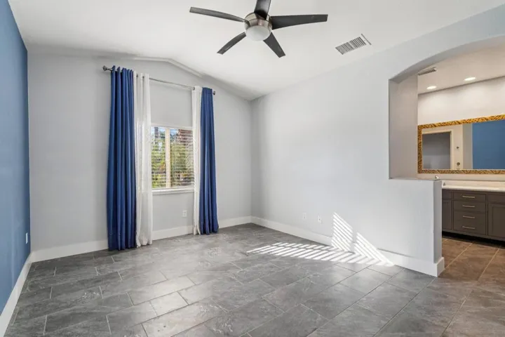 29-web-or-mls-E Lily St-S2101-027