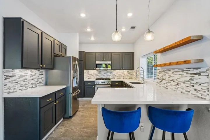 19-web-or-mls-E Lily St-S2101-017