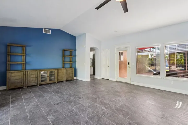 10-web-or-mls-E Lily St-S2101-008