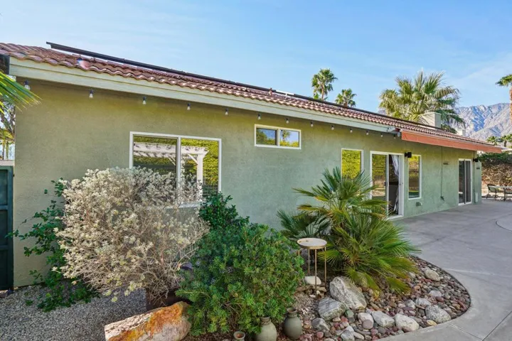 43-web-or-mls-E Lily St-S2101-041