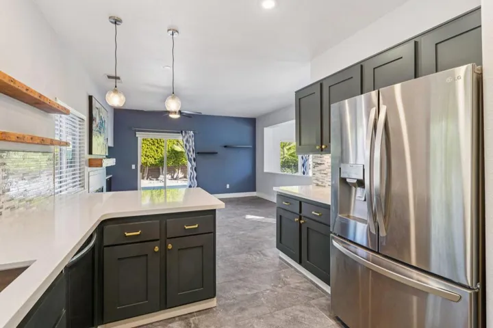 21-web-or-mls-E Lily St-S2101-019