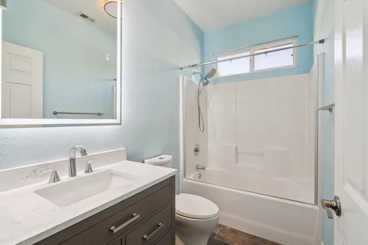 23-web-or-mls-E Lily St-S2101-021