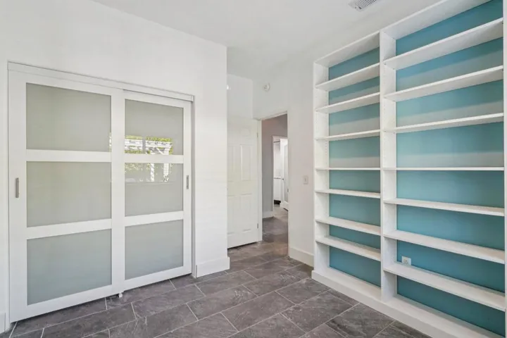 25-web-or-mls-E Lily St-S2101-023