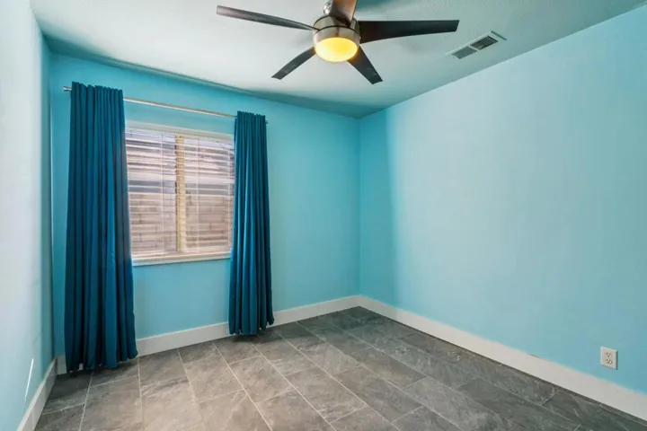 26-web-or-mls-E Lily St-S2101-024