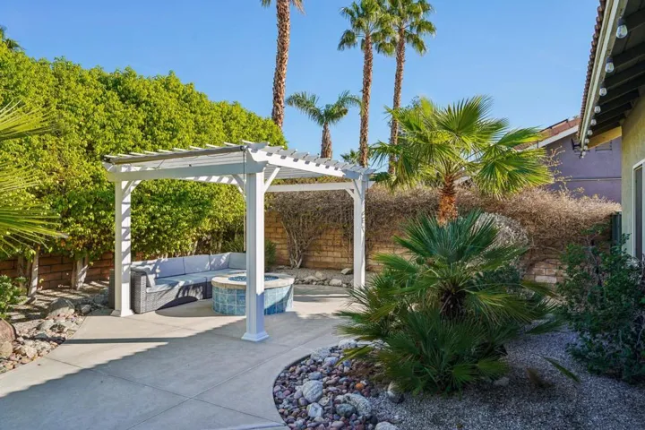 37-web-or-mls-E Lily St-S2101-035