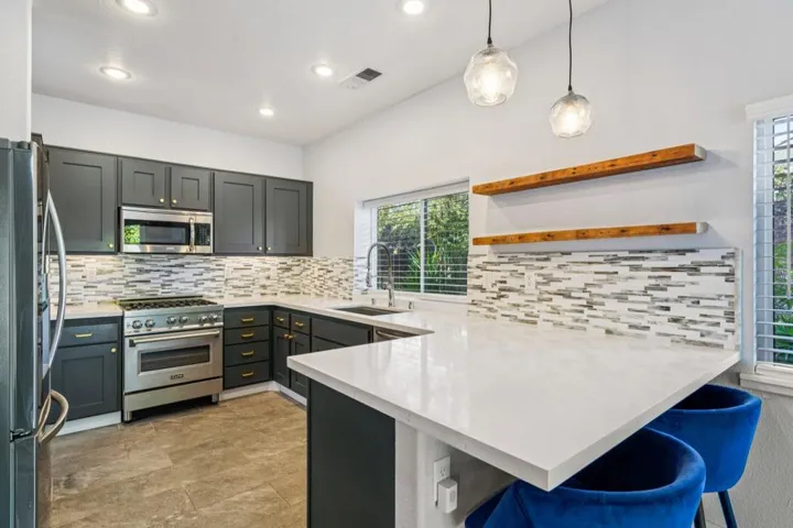 17-web-or-mls-E Lily St-S2101-015