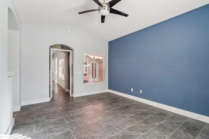 31-web-or-mls-E Lily St-S2101-029