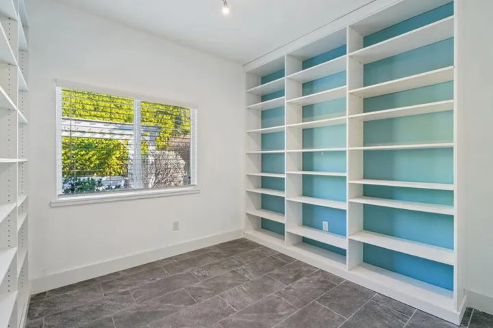 24-web-or-mls-E Lily St-S2101-022