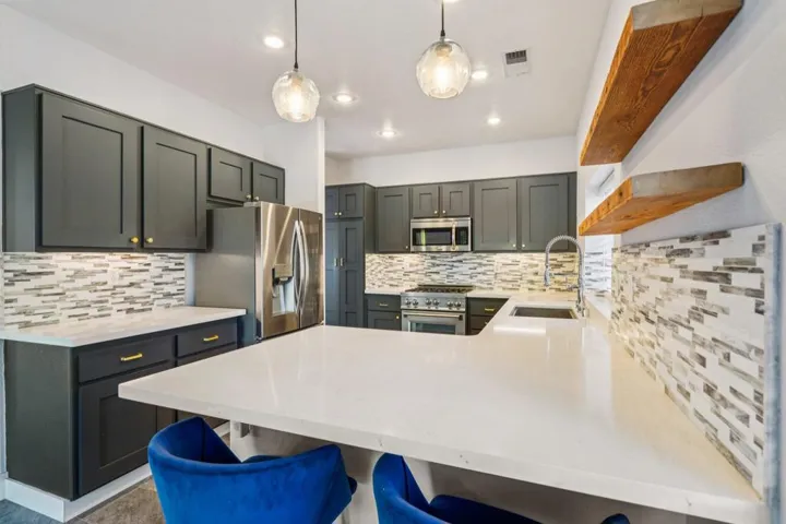18-web-or-mls-E Lily St-S2101-016