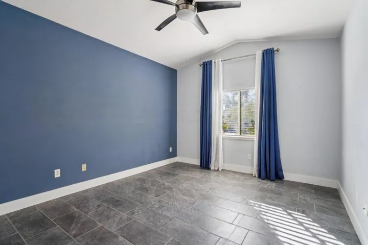 28-web-or-mls-E Lily St-S2101-026