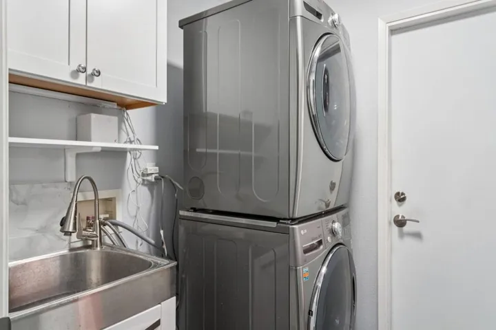 22-web-or-mls-E Lily St-S2101-020