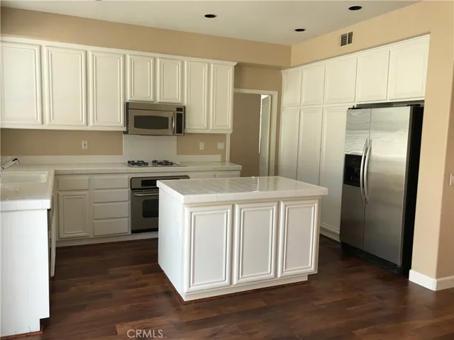 36 Del Ventura, Irvine, California 92606
