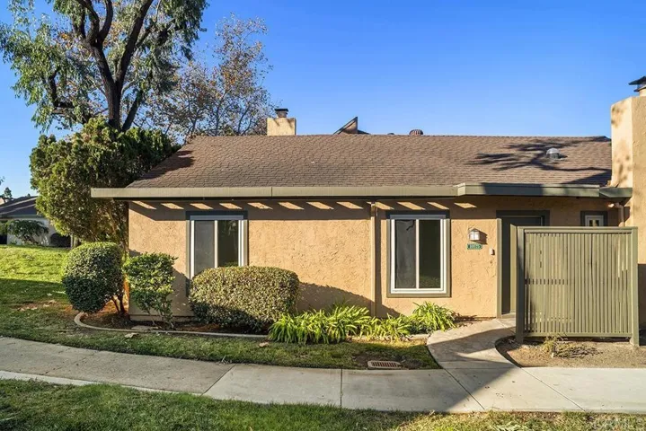 10575 Caminito Flores, San Diego, California 92126