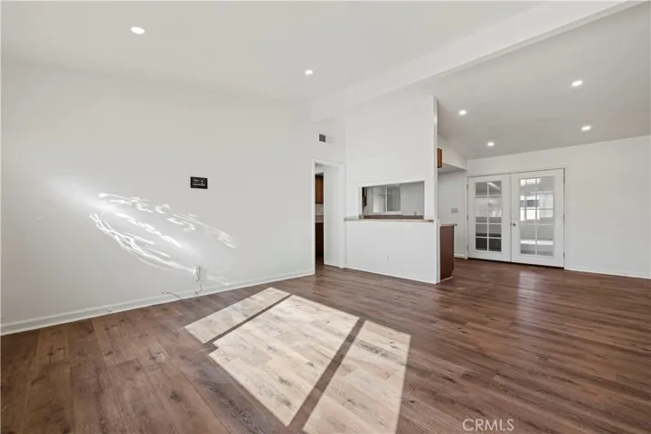Living Room/Dining