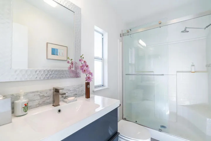 Large ensuite bathroom