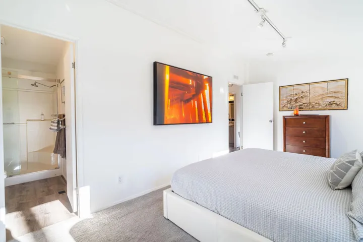 Primary bedroom with ensuit bathroom
