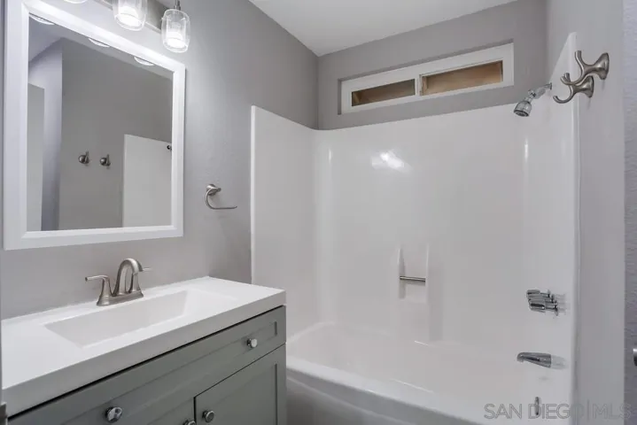 9609 Kumquat Dr, Lakeside, California 92040