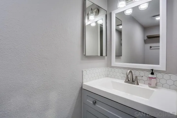 9609 Kumquat Dr, Lakeside, California 92040