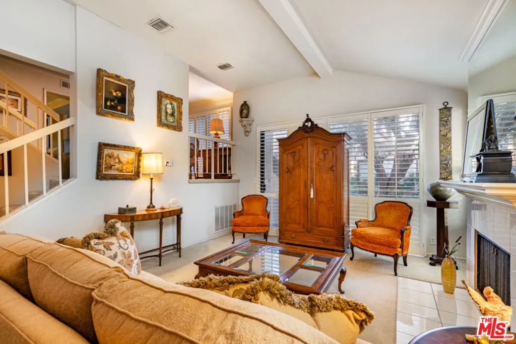 5711 Owensmouth Avenue 131, Woodland Hills, California 91367 home-pic-4