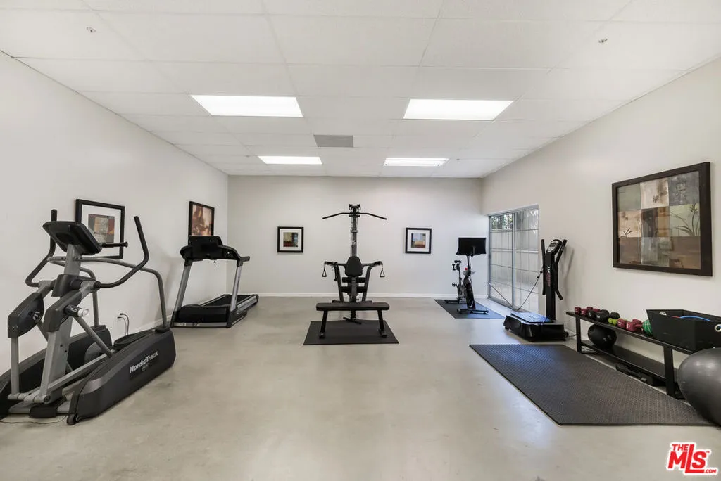 960 N Doheny Drive 301, West Hollywood, California 90069 home-pic-38