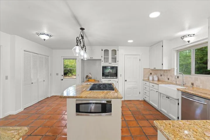 24200 Mountain Charlie Road, Los Gatos, California 95033