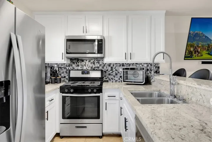 18530 Hatteras Street 337, Tarzana, California 91356