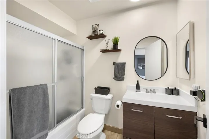 18530 Hatteras Street 337, Tarzana, California 91356