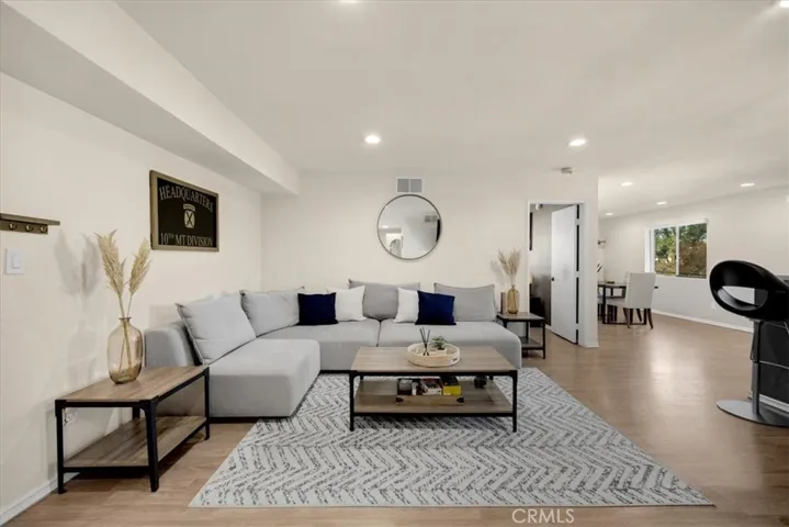 18530 Hatteras Street 337, Tarzana, California 91356