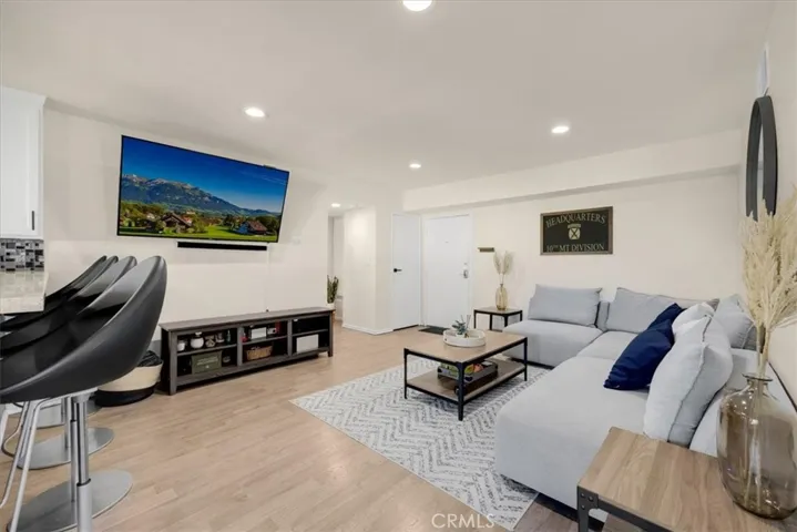 18530 Hatteras Street 337, Tarzana, California 91356
