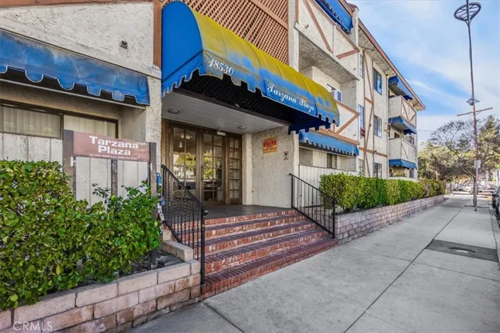 18530 Hatteras Street 337, Tarzana, California 91356
