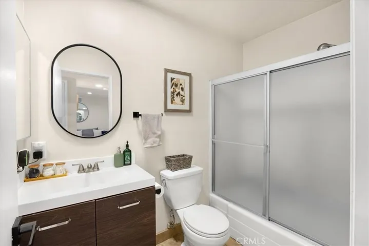 18530 Hatteras Street 337, Tarzana, California 91356
