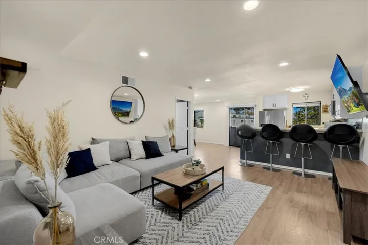 18530 Hatteras Street 337, Tarzana, California 91356