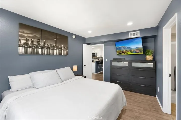 18530 Hatteras Street 337, Tarzana, California 91356
