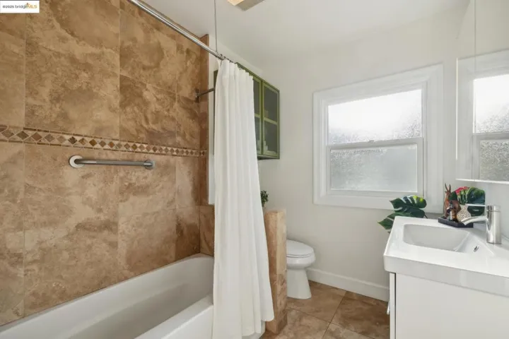 2500 Best Ave, Oakland, California 94601