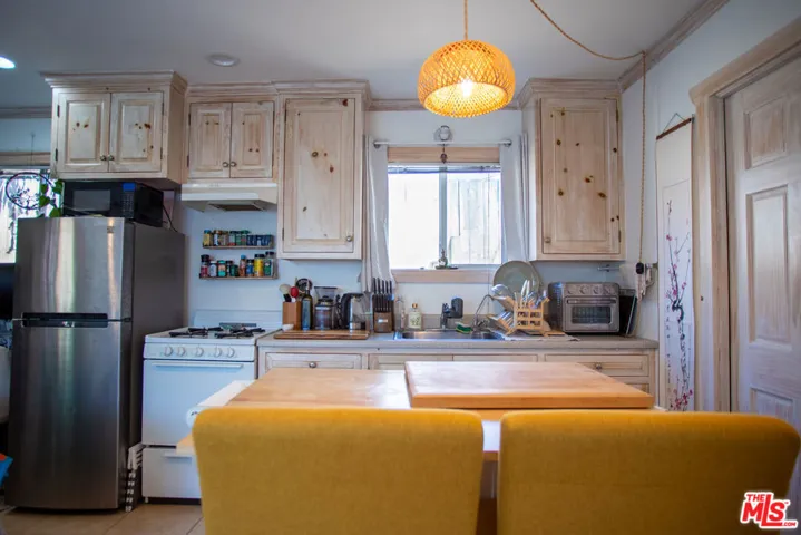 664 Marine Street, Santa Monica, California 90405