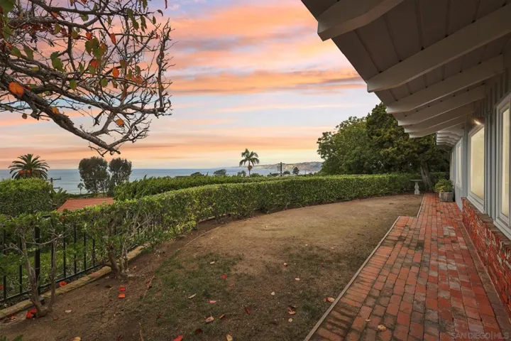 7850 Torrey Lane, La Jolla, California 92037