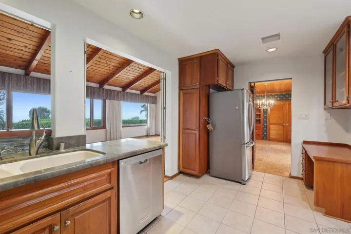 7850 Torrey Lane, La Jolla, California 92037